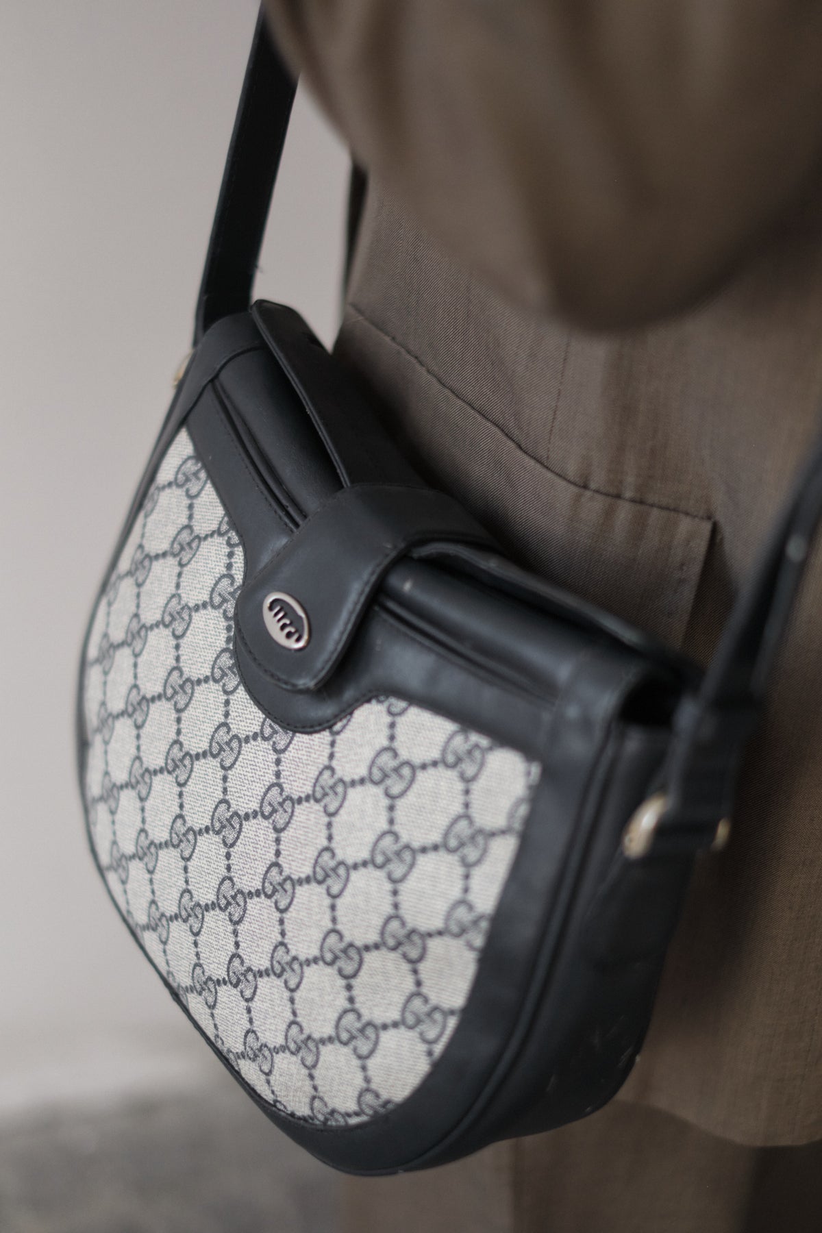 Borsa Gucci Mezzaluna in tela GG